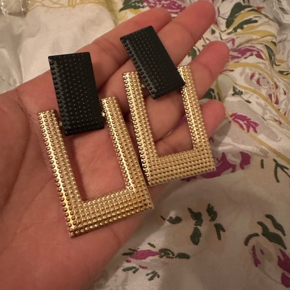 News - Picture 2 of 2